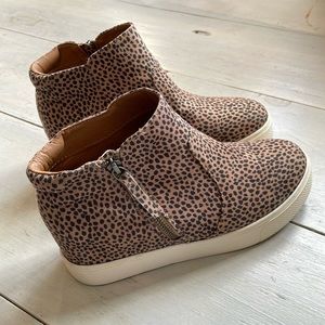 Universal Threads Animal Print Booties